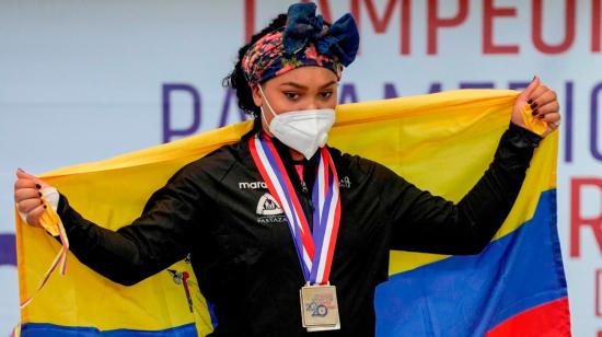 Neisi Dajomes, con la medalla de oro en el Campeonato Panamericano en Santo Domingo, República Dominicana, el 22 de abril de 2021.  