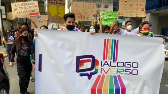 Personas de la comunidad Lgtbi en una marcha del Orgullo Gay, el 28 de junio de 2021.