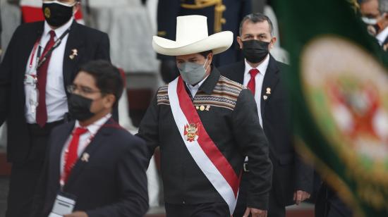 El presidente de Perú, Pedro Castillo, participa en un desfile militar por las Fiestas Patrias, el 30 de julio de 2021.