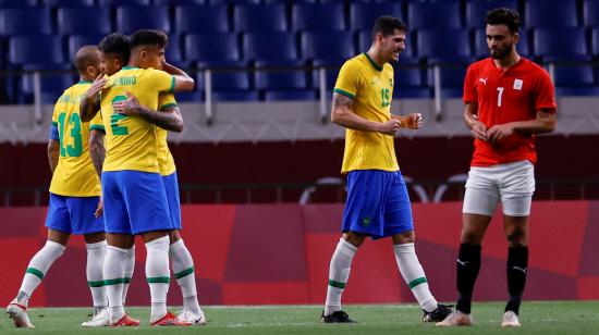 Los jugadores de Brasil festejan uno de los goles ante Egipto en los Juegos de Tokio, el 31 de julio de 2021.