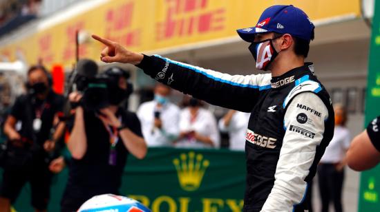 El piloto francés Esteban Ocon del Alpine celebra tras ganar el Gran Premio de Fórmula 1 de Hungría en el circuito de Hungaroring en Mogyorod, el domingo 1 de agosto de 2021.