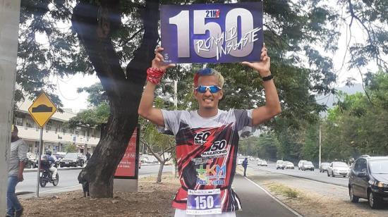 Ronald Insuaste, después de llegar a las 150 medias maratones consecutivas, en Guayaquil, el 3 de agosto de 2021. 