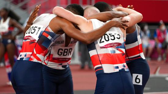 El equipo de postas 4x100 de Gran Bretaña durante los Juegos Olímpicos de Tokio.
