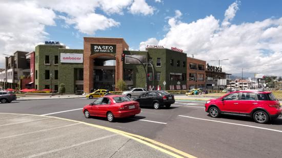 Vista del centro comercial Paseo San Francisco, en Cumbayá, el 13 de agosto de 2021