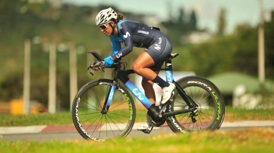 Miryam Núñez, con el uniforme del equipo del Movistar Team Ecuador.