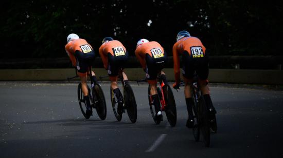 El equipo de Países Bajos, durante la Etapa 2 del Tour de l'Avenir, el 15 de agosto de 2021. 