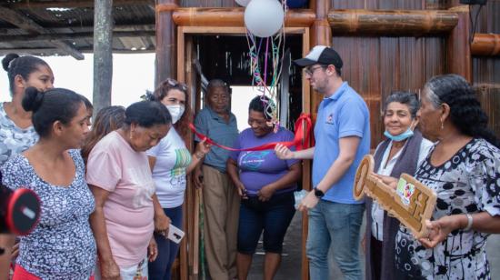 24 mujeres de la Asociación Mujeres Guerreras de Galera, que se dedican a la gastronomía, recibieron financiamiento para la construcción de una covacha que les permitirá mejorar sus condiciones de trabajo.