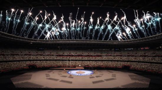 Pirotecnia durante la ceremonia de apertura de los Juegos Paralímpicos de Tokio, el martes 24 de agosto de 2021.