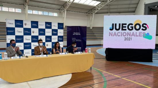 Las autoridades del deporte en el lanzamiento de los Juegos Nacionales, el 26 de agosto de 2021, en Quito. 