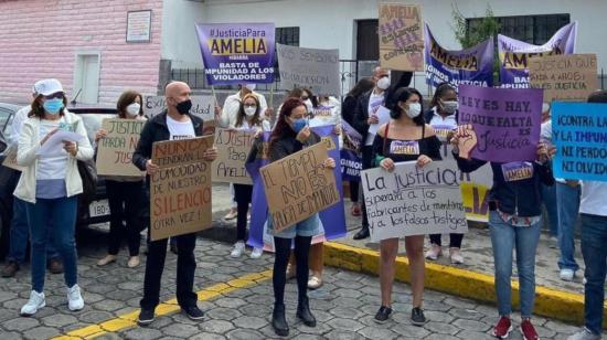 El miércoles 25 de agosto de 2021, en los exteriores del Consejo de la Judicatura de Ibarra se realizó un plantón por el caso Amelia.