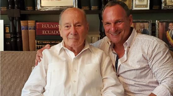 El radiodifusor y empresario Xavier Benedetti Roldós (Izq), junto a su hijo en una foto de archivo.