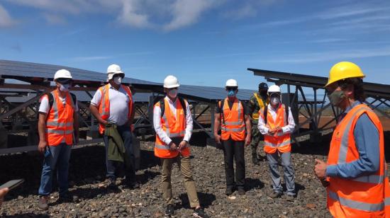 Empresarios visitaron el  emplazamiento del proyecto fotovoltaico Conolophus, en Galápagos, el 22 de septiembre de 2020.