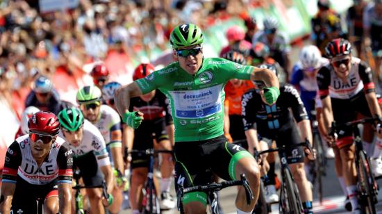 El neerlandés Fabio Jakobsen, del equipo Deceuninck - Quick Step, celebra la victoria tras ganar al sprint la decimosexta etapa de la Vuelta a España, el martes 31 de agosto de 2021. 