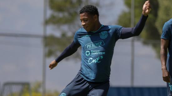 Gonzalo Plata durante un entrenamiento de la selección ecuatoriana, el martes 31 de agosto de 2021, en Quito.