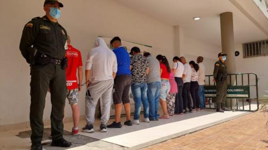 La policía colombiana desarticuló a una banda que contrabandeaba cigarrillos hacia Ecuador.