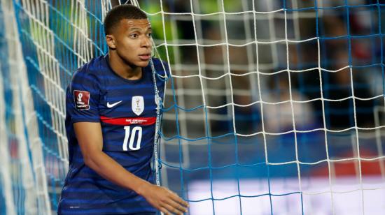 Kylian Mbappé durante el partido entre Francia y Bosnia por las Eliminatorias al Mundial de Catar, el 1 de septiembre de 2021.