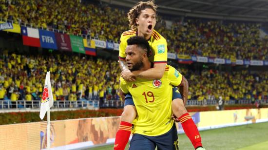 Los jugadores colombianos festejan uno de los goles ante Chile, en Barranquilla, el jueves 9 de septiembre de 2021.