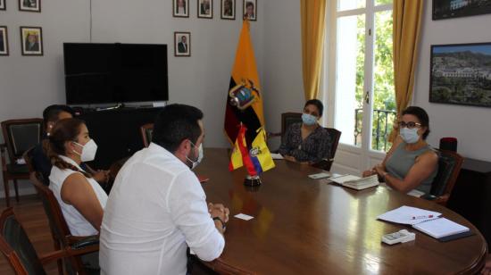Reunión en la Embajada ecuatoriana en Madrid, el 29 de julio de 2021.