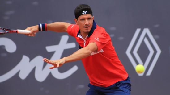 Emilio Gómez, durante su primer partido en el Challenger de Quito, el lunes 13 de septiembre de 2021.