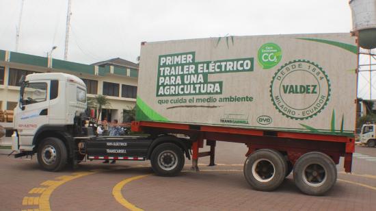 Este es uno de los camiones eléctricos para transportar caña. 