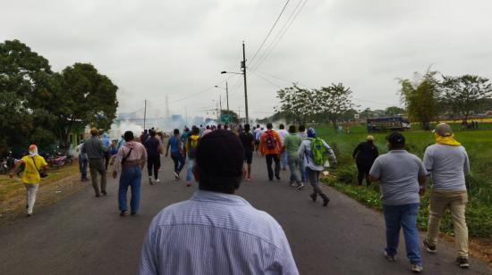 En Santa Lucía (Guayas) se registraron incidentes entre policías y manifestantes arroceros, el 15 de septiembre de 2021.