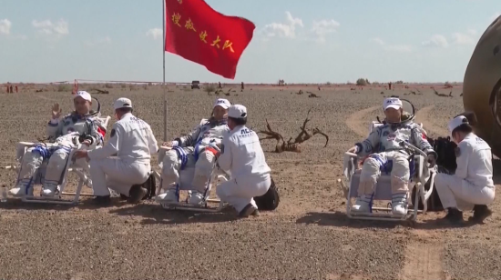 Astronautas rusos llegaron a tierra a bordo de la nave china Shenzhou-12.