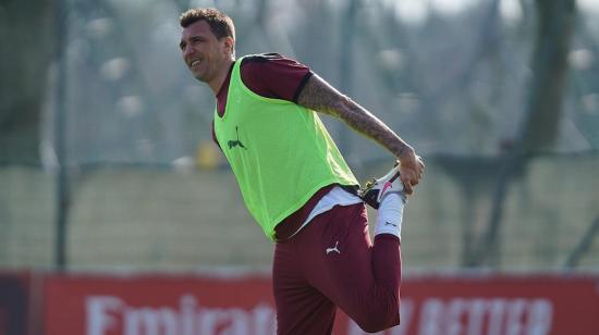 El croata Mario Mandzukic, quien anunció su retirada del fútbol, durante un entrenamiento con el Milán el 10 de febrero de 2021.