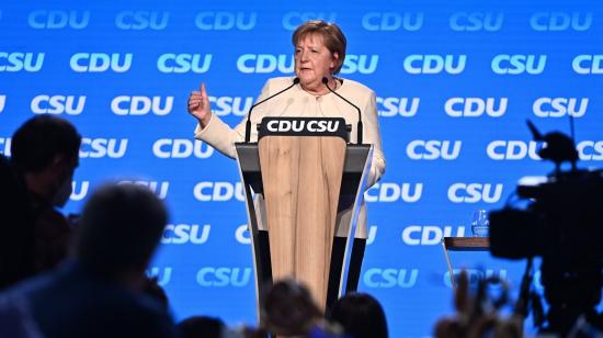 La canciller alemana, Angela Merkel, habla durante el cierre de la campaña electoral en Múnich, Alemania, el 24 de septiembre de 2021