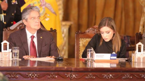 El presidente de la República, Guillermo Lasso; y la secretaria de Derechos Humanos, Bernarda Ordóñez, firman el lanzamiento del Registro Único de Violencia, el 27 de septiembre de 2021 en el Palacio de Carondelet.