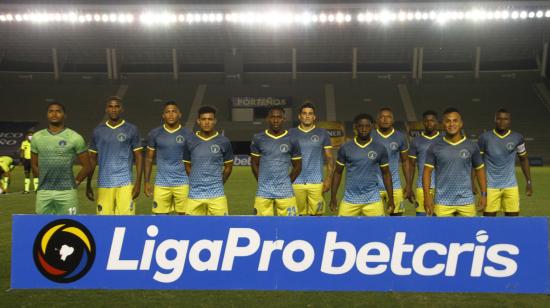 Jugadores del Atlético Porteño, antes del partido ante El Nacional por la Serie B, en Guayaquil, el 21 de septiembre de 2021. 