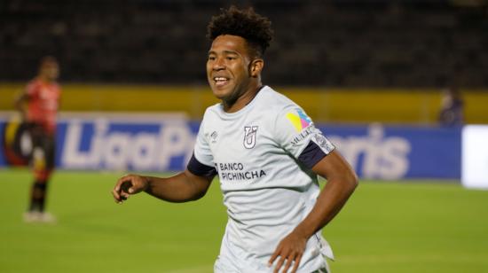 El jugador de Universidad Católica, Jorge Daniel Valencia, celebra el 1-0 convertido frente a Deportivo Cuenca, el viernes 1 de octubre de 2021.