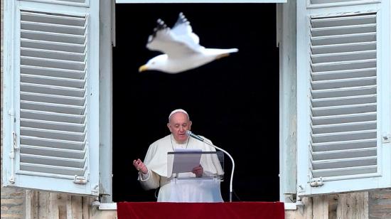 El papa Francisco durante el rezo dominical en el Vaticano, el 3 de octubre de 2021.