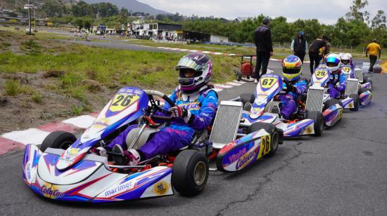 Sarahí León, antes del comienzo de la segunda manga, en el Kartódromo Dos Hemisferios, en Quito, el 2 de octubre de 2021. 