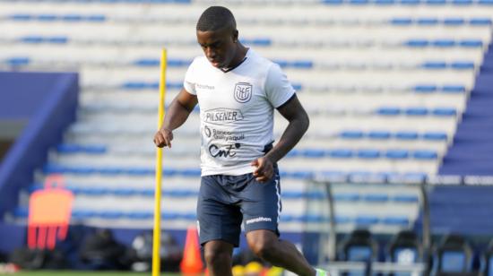 Jhegson Méndez, durante un entrenamiento de Ecuador, en Guayaquil, el lunes 4 de octubre de 2021. 