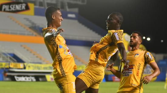 Los jugadores del Delfín celebran un gol frente al Manta FC, por la Fecha 9 de la segunda etapa de la LigaPro, el 4 de octubre de 2020.