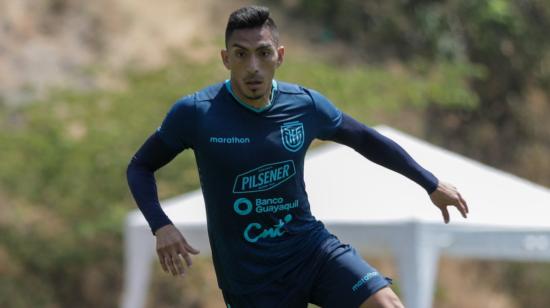 Ángel Mena, entrenando con la selección de Ecuador en Guayaquil, el 4 de octubre de 2021. 