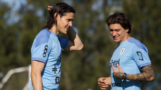 Edinson Cavani (izq), durante el entrenamiento con la selección uruguaya en el Complejo Celeste, el 5 de Octubre de 2021. 