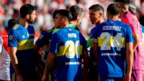 Jugadores de Boca Juniors, en el partido ante River Plate en el Estadio Monumental, en Buenos Aires, el 3 de octubre de 2021. 