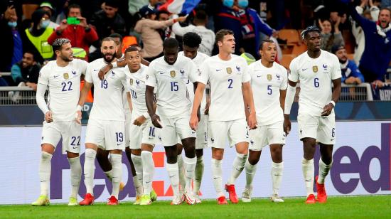 Jugadores de Francia celebran el primer gol ante España en la final de la Nations League, en Milán, el 10 de octubre de 2021. 