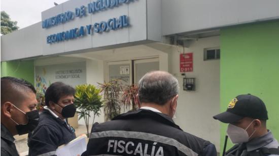 Agentes de la Fiscalía, en un allanamiento en la zona 4 del Mies, el 12 de octubre de 2021.