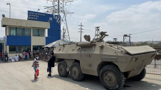 Archivo. Entrada a la Penitenciaría del Litoral, Guayaquil 12 de octubre de 2021.