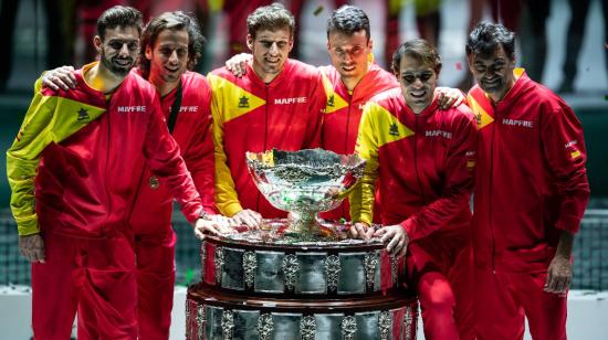 Tenistas de la selección española, celebrando el título de la Copa Davis, en Madrid, el 24 de noviembre de 2019.