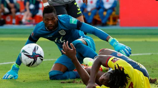 Alexander Domínguez, durante el partido de Ecuador ante Colombia, en Barranquilla, el 14 de octubre de 2021. 