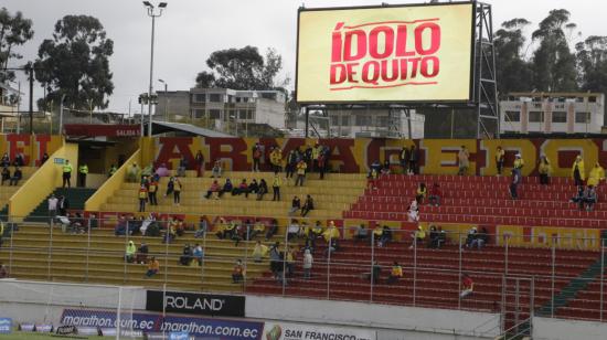 Los aficionados de Aucas que acudieron a la general sur del estadio Gonzalo Pozo, el 16 de octubre de 2021.