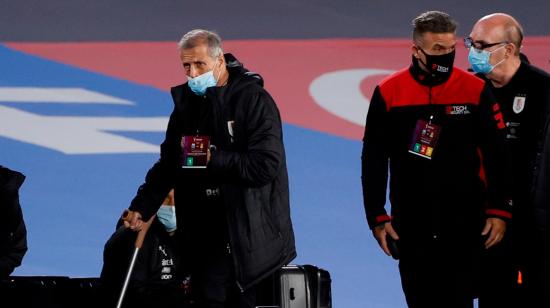 El entrenador de Uruguay Óscar Washington Tabarez antes de enfrentar a Argentina por las Eliminatorias al Mundial de Catar 2022, el 10 de octubre.