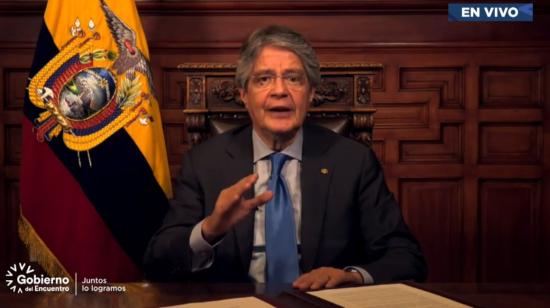 El presidente Guillermo Lasso, durnate una cadena nacional la noche del lunes 18 de octubre de 2021.