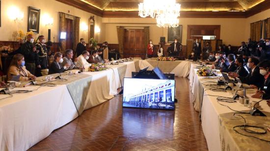 Representantes de Pachakutik y del Gobierno dialogaron en Carondelet este 20 de octubre de 2021.