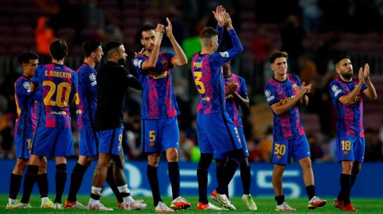 Jugadores del Barcelona celebrando la victoria ante el Dínamo de Kiev, en el Camp Nou, el 20 de octubre de 2021. 