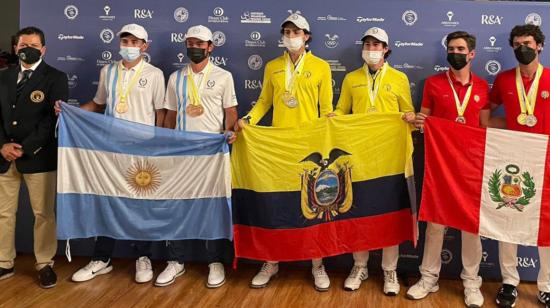 El equipo ecuatoriano que obtuvo el primer puesto por equipos en el Sudamericano Juvenil de Golf, el 24 de octubre, en Puembo. 