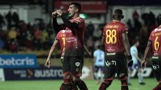 Diego Dorregaray, del Deportivo Cuenca, celebra su gol frente a Macará el lunes 25 de octubre de 2021.